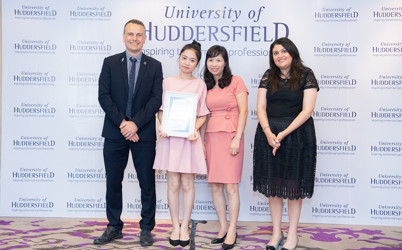 Nguyễn Thanh Huyền - Cô gái nhỏ bé dành học bổng 50% của University of Huddersfield