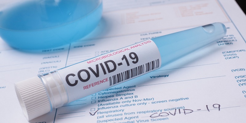 Anh xét nghiệm, điều trị miễn phí cho người nước ngoài nhiễm Covid-19