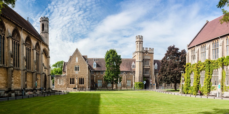 Cơ hội nhận học bổng lên tới 50% của trường Đại học Gloucestershire – rút ngắn ước mơ du học