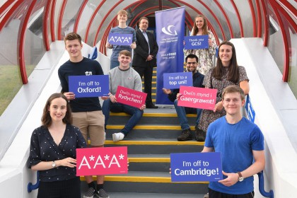 Lịch thi học bổng trung học UK 2021 - Cơ hội học bổng lên đến 100%