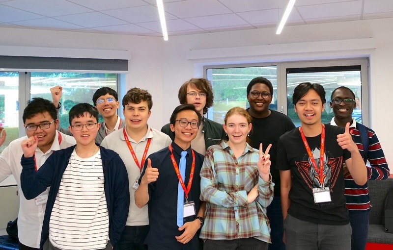 Lương Hồng Anh – Cô gái chuyên Sinh chinh phục học bổng 100% của trường trung học The National Mathematics...