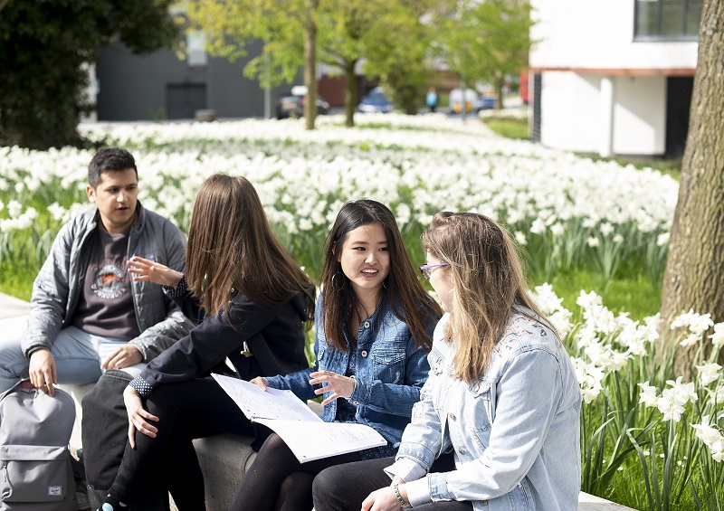 Nguyễn Lê Hà Linh – Cô gái lựa chọn đại học top đầu University of Warwick để theo đuổi ước mơ Thạc sỹ ngành E-Business Management