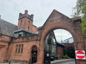 Tống Khánh Linh – Hành trình từ áp lực deadline đến University of Glasgow với học bổng 5,000 GBP