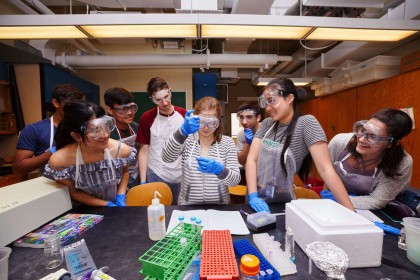 Sự thật trần trụi về định cư khối STEM: Tại sao nhiều bạn 'Profile khủng' vẫn trượt việc, còn người chọn đúng 'ngách' lại về đích sớm?