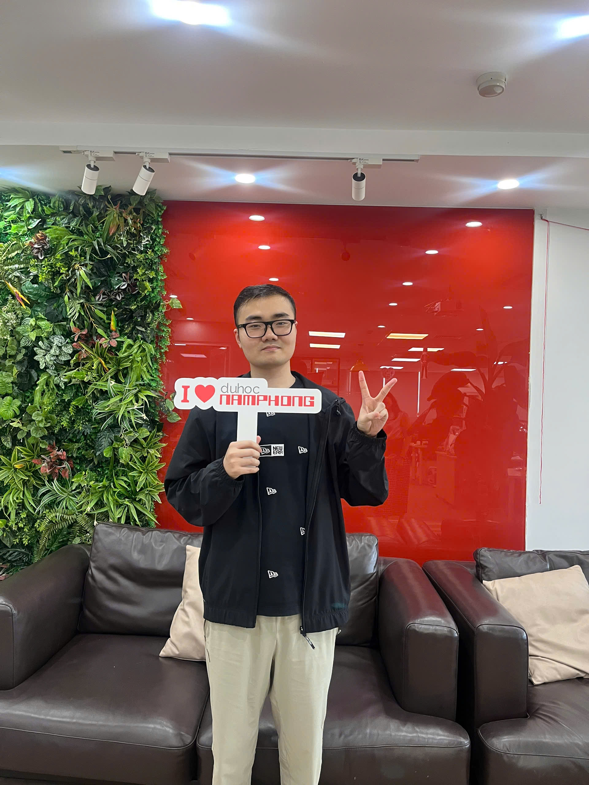 Bùi Tường Minh Quang – Từ VNUIS đến Master of Management tại University of Windsor, Canada