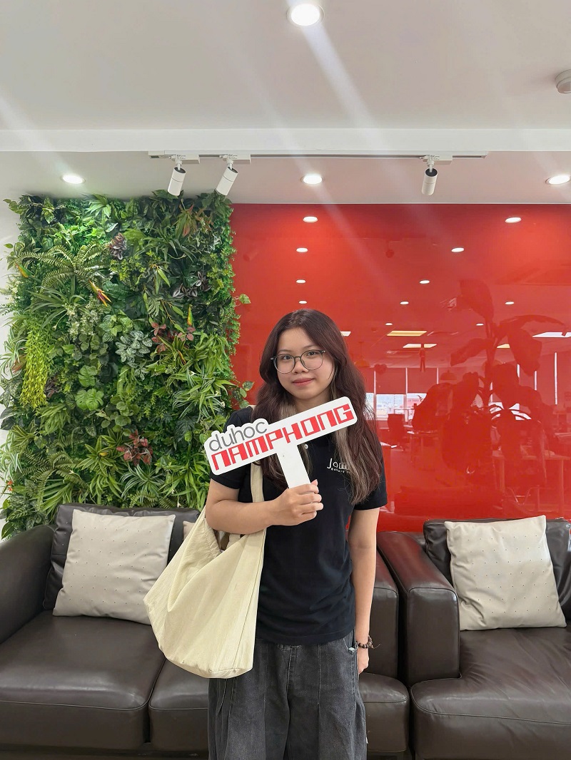 Vũ Lê An - Tân sinh viên trường Đại học top đầu University of Ottawa, Canada với học bổng $36,000 CAD/năm