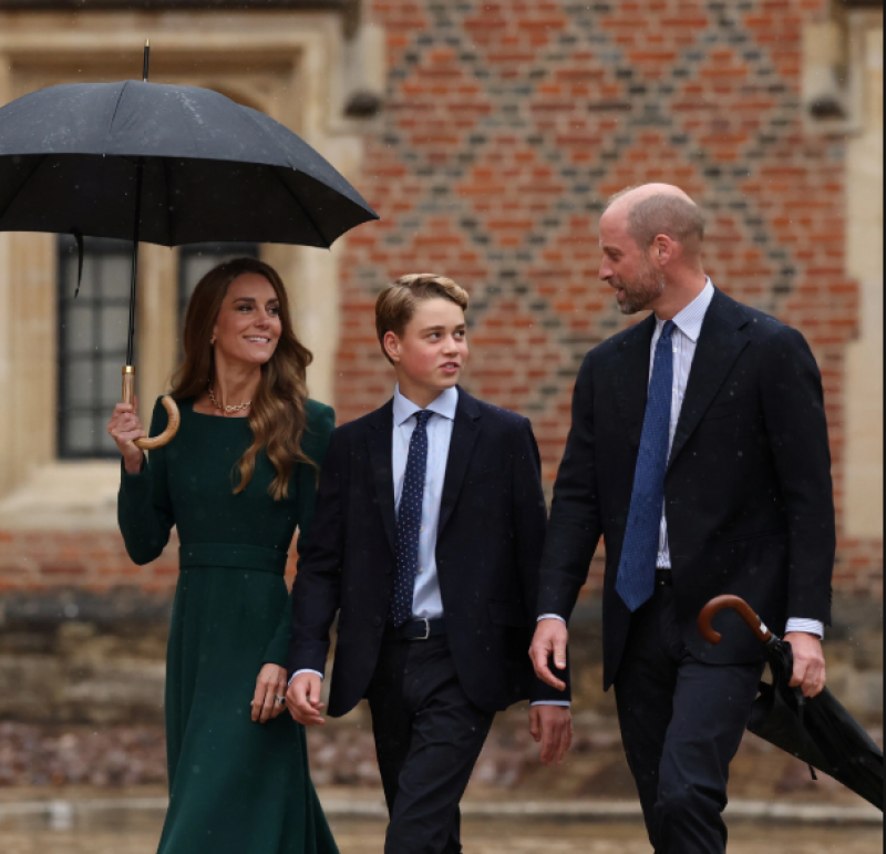 Hoàng tử George gây sốt với đồng phục nhập học tại trường Eton College