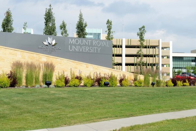 Vũ Minh Đức chính thức nhập học Mount Royal University tại Canada