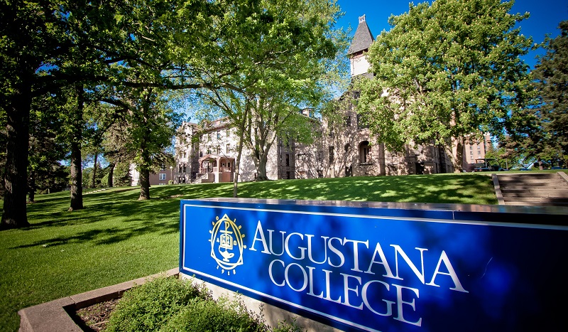 Truong Cao dang Augustana College_sign