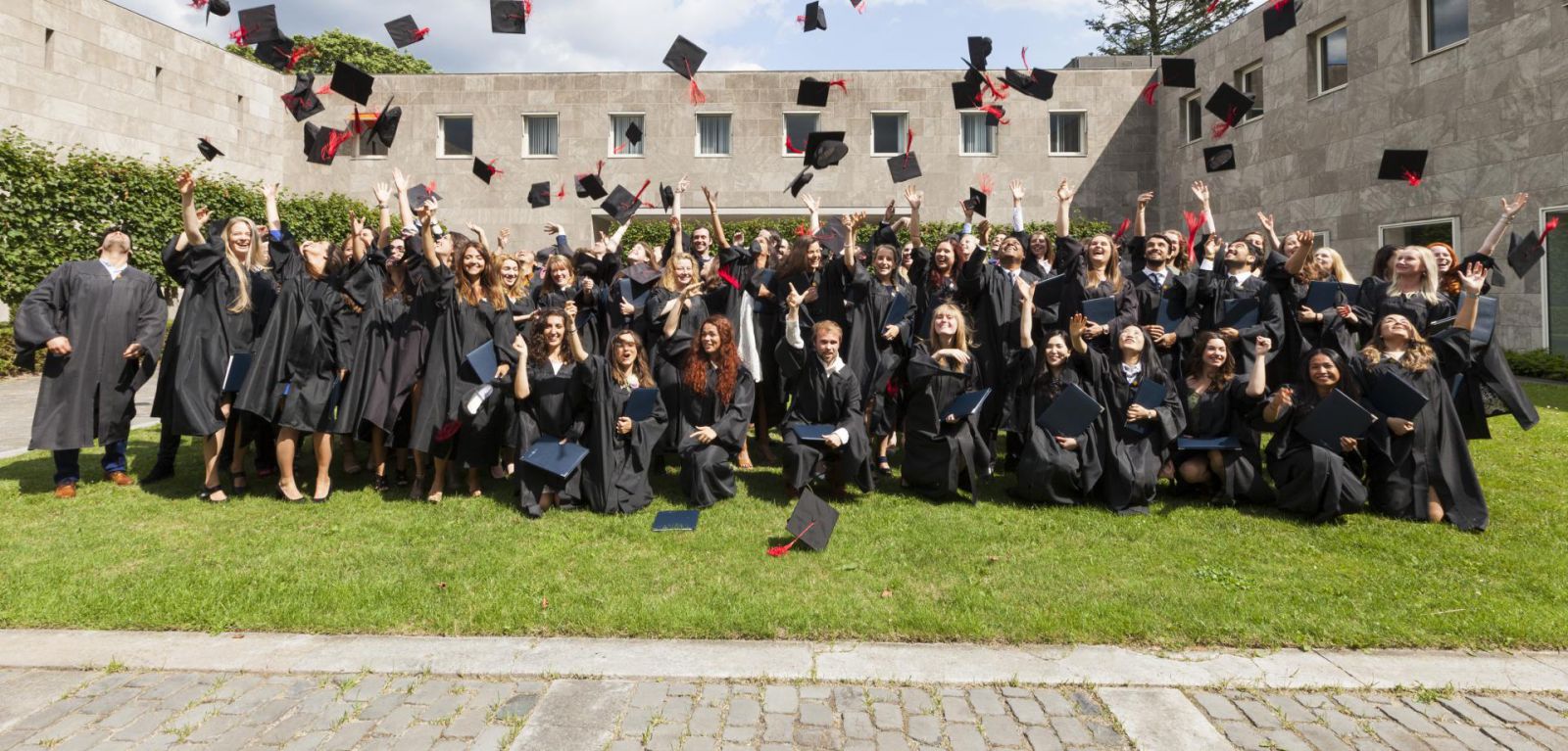 Hoc Thac sy mot nam tai Tilburg University co hoi cuoi thang 2 2019 - Graduation